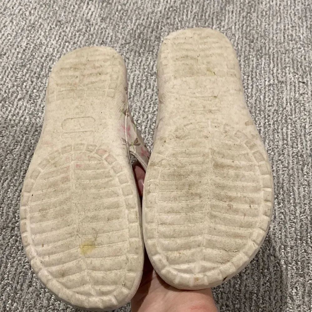 Flip flops  - Picture 2 of 3